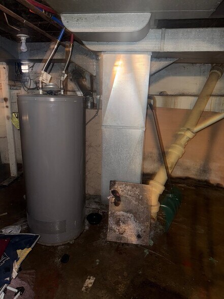 Building Photo - 1218 Pinehurst Ave