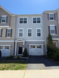 Building Photo - TOWNHOME FOR RENT