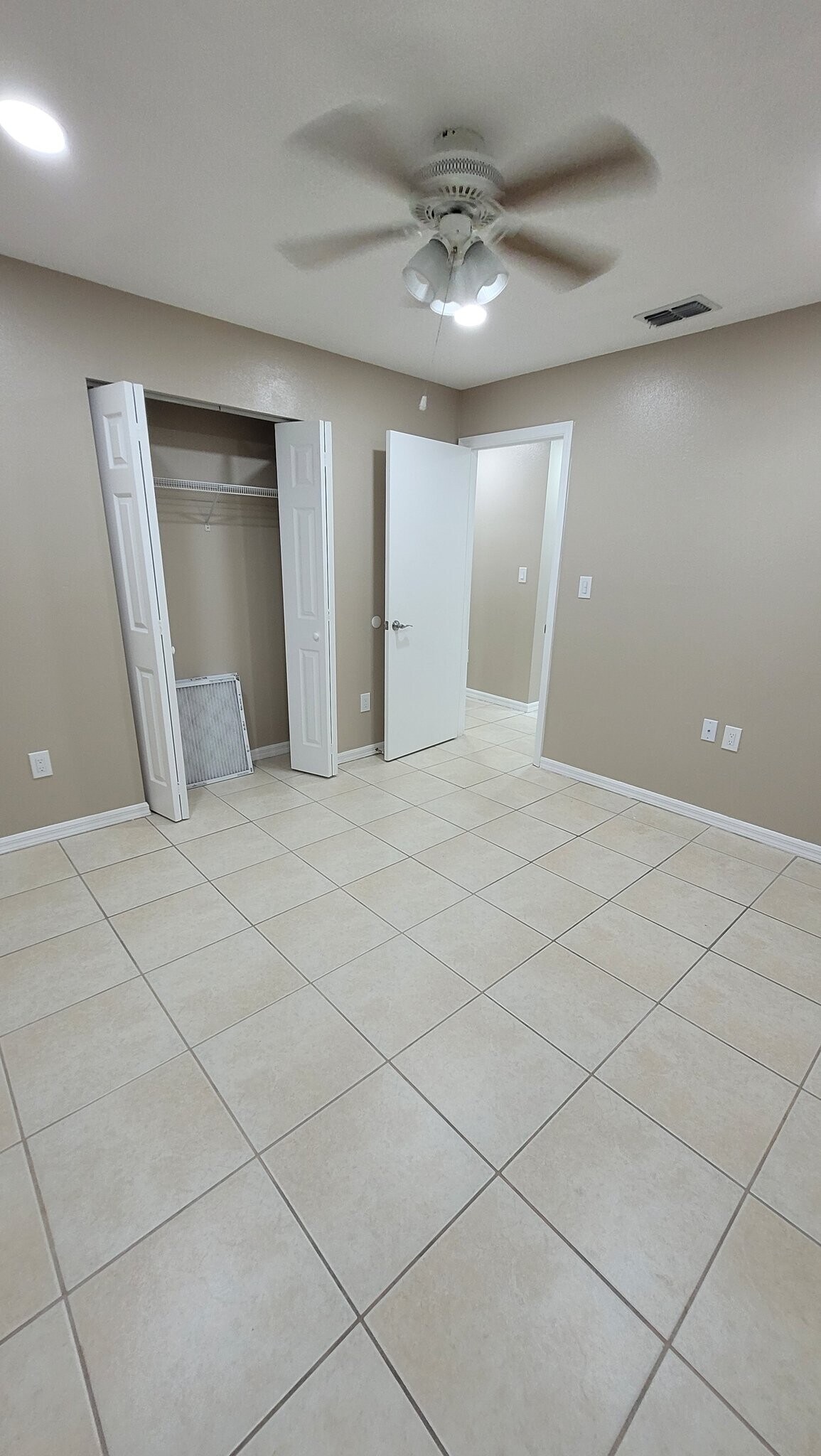 Building Photo - 4021 Catalina Dr