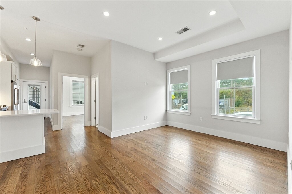 Building Photo - 65 Gove St