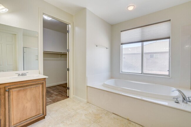 Building Photo - Single Family Home on 20k SQFT Lot in Gated Community