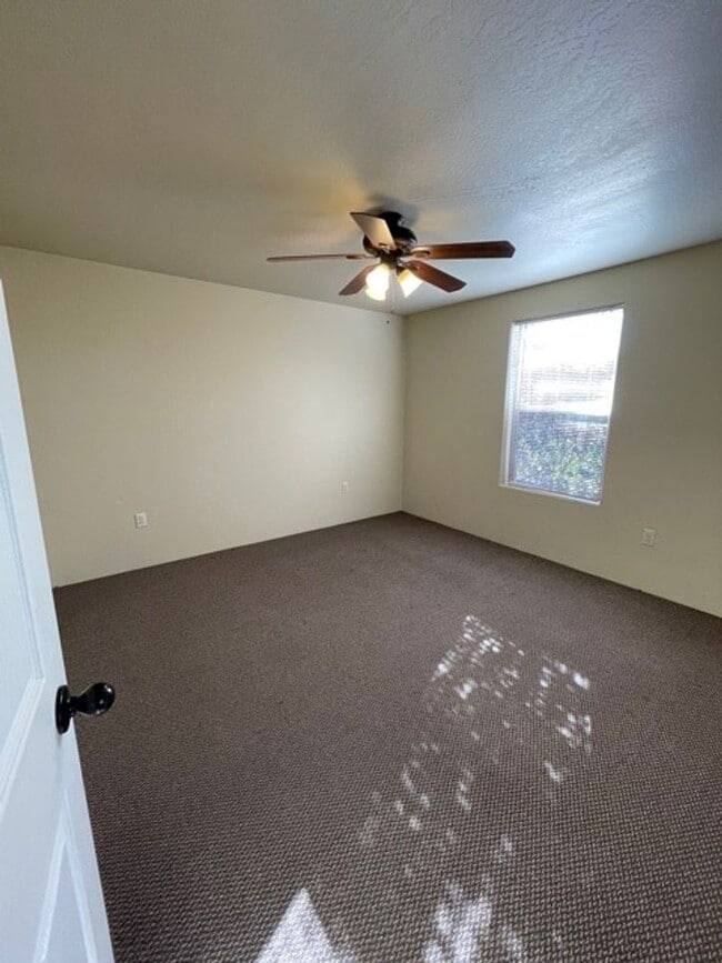 Building Photo - Nice 1 Bedroom 1 Bath Located in the Frien...
