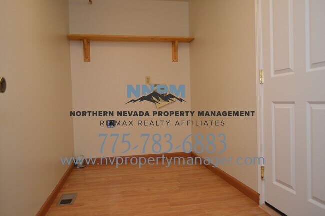 Building Photo - 4 Bed ~ 2 Bath ~ Large Home on Corner lot off of S McCarren in Donner Springs Neighborhood~ FOR RENT