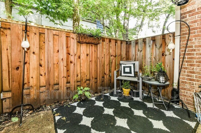 Building Photo - 1774 Dogwood Dr