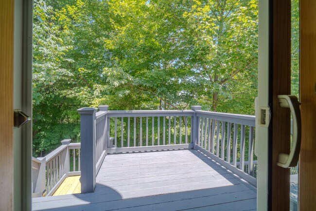 Building Photo - Scenic Lakeview Rental located on Boatman'...