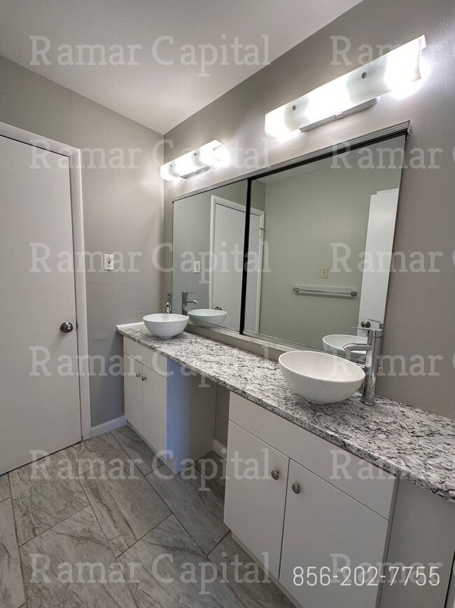 Building Photo - Stylish & Fully Furnished 3-Bedroom, 2-Bat...