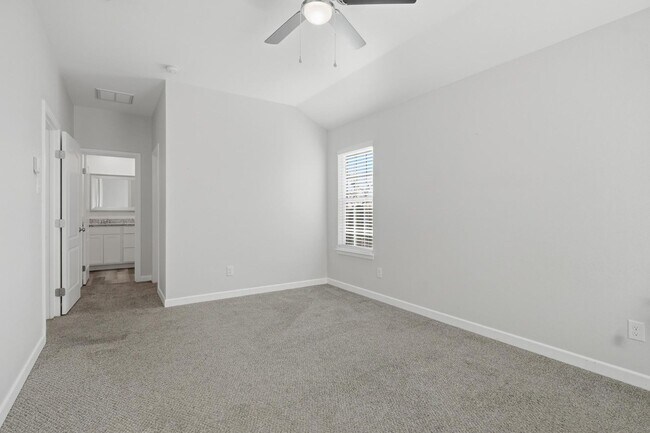 Building Photo - 2050 Lillius St