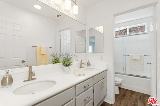 Building Photo - 3280 Canyon View Dr