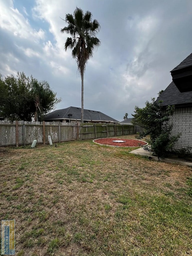 Building Photo - 1547 Guadalajara Ave