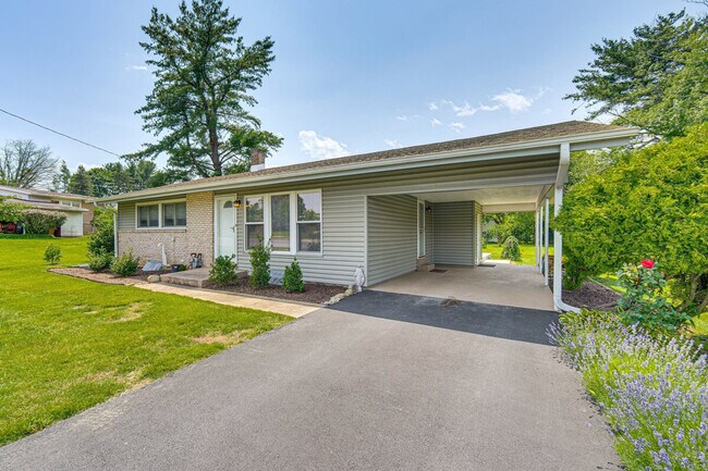 Building Photo - 114 S 36th St