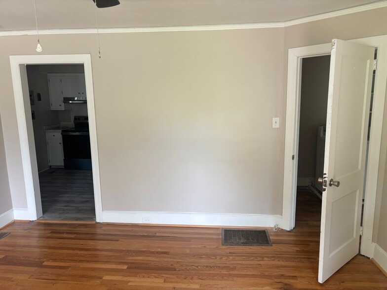 Building Photo - 639 Arch Dr
