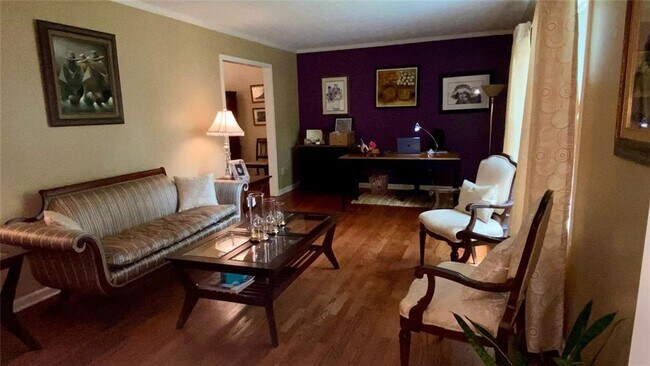 Building Photo - 2901 Victoria Dr