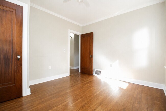 Building Photo - 1467 Crestwood Rd