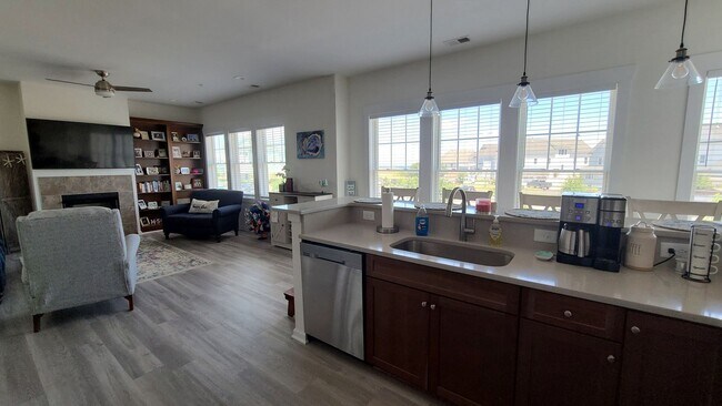 Building Photo - DON'T MISS THIS ADORABLE TWO BEDROOM CLOSE...
