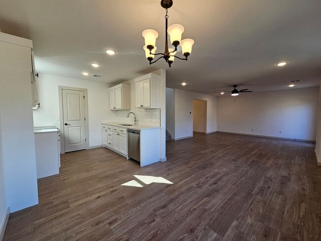 Building Photo - (3) Bed/(2.5) Bath Townhome Avail NOW! New Construction!