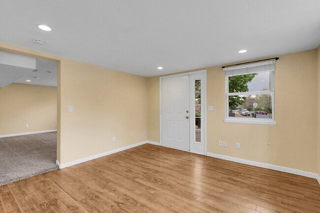 Building Photo - $1,795.95 - 2 Bed, 1 Bath Duplex Unit in Littleton with Fenced in yard, and In Unit Laundry!