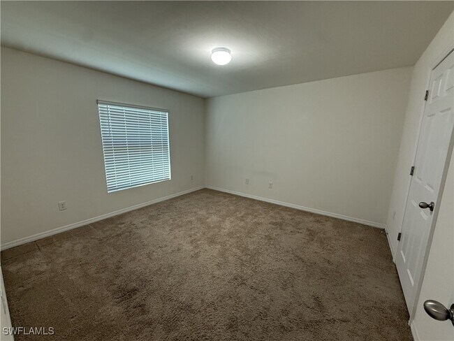 Building Photo - 1814 NE 40th Ln