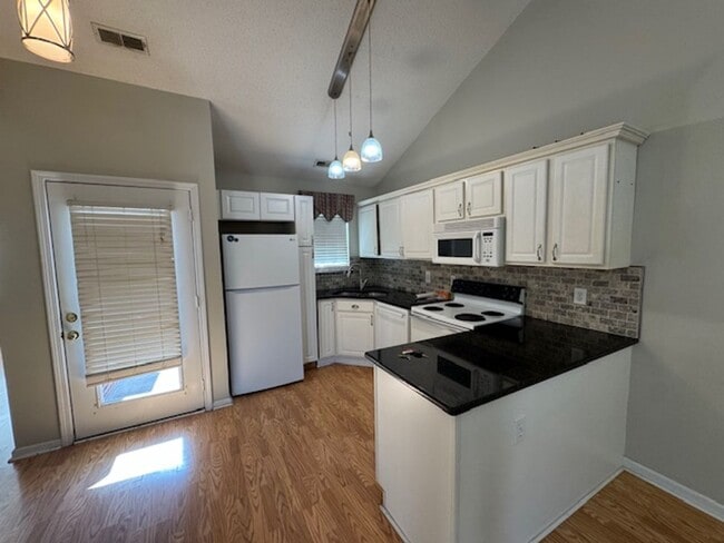 Building Photo - Lauren Place - Northchase