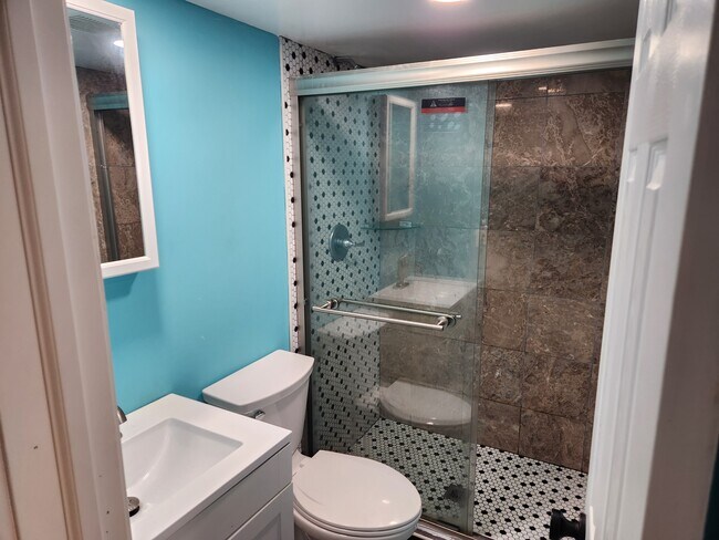 Building Photo - 5014 Nantucket Rd