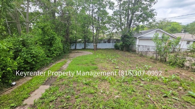 Building Photo - 2 Bed 1 Bath rare to rent!