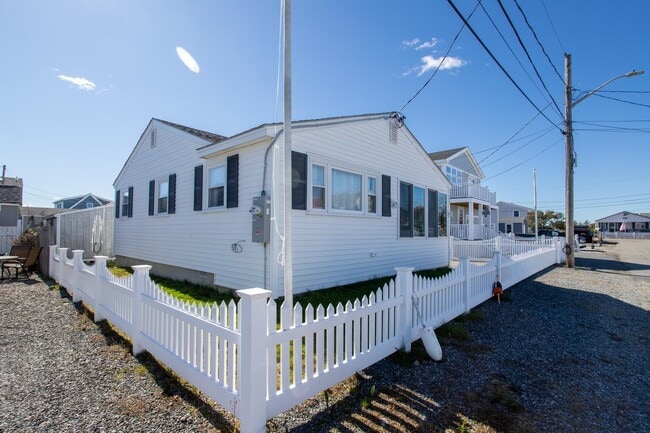 Building Photo - 23 Diane Ln