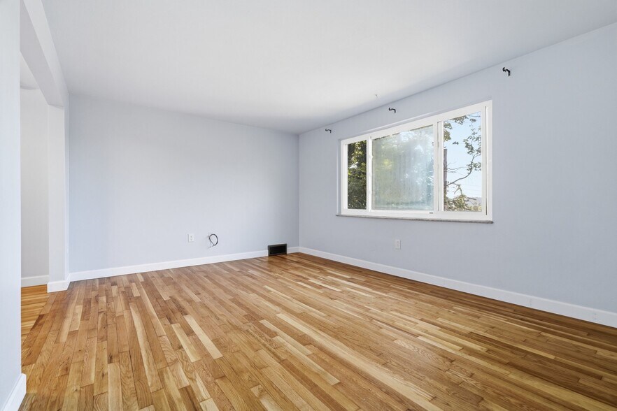 Building Photo - 168 Bryson Ave