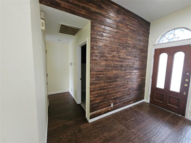 Building Photo - 110 Lakemont Dr