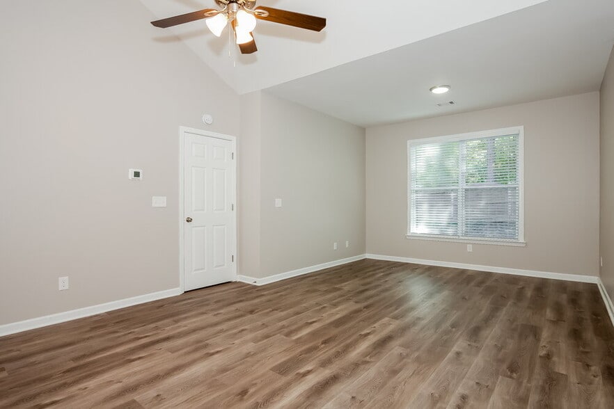 Building Photo - 47 Carlisle St