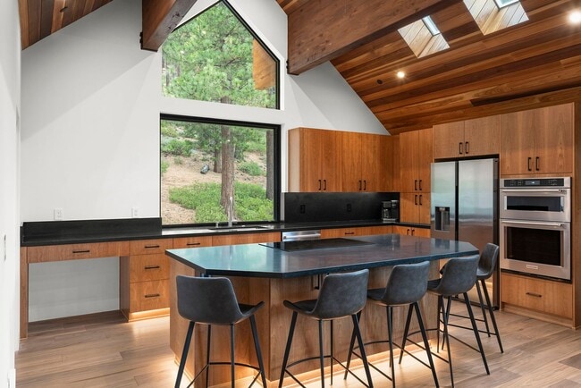 Building Photo - The ultimate Tahoe experience