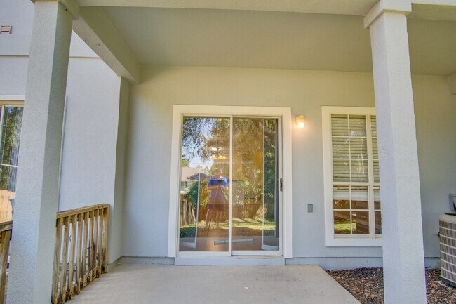 Building Photo - Santa Rosa 3/2.5 Townhome – Minutes from N...