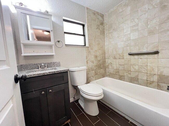 Building Photo - 2BD & 1 BA - Where Charm Meets Comfort: Yo...