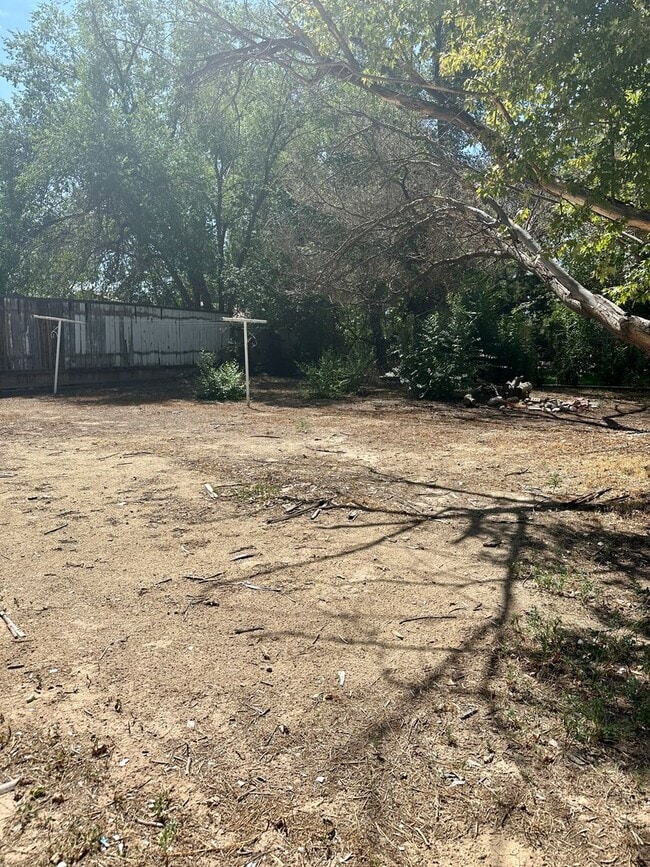 Building Photo - 3 Bedroom Home Ready to Rent