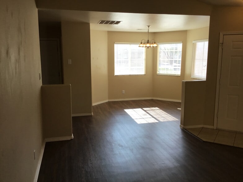 Building Photo - 10215 Calle Chulita NW