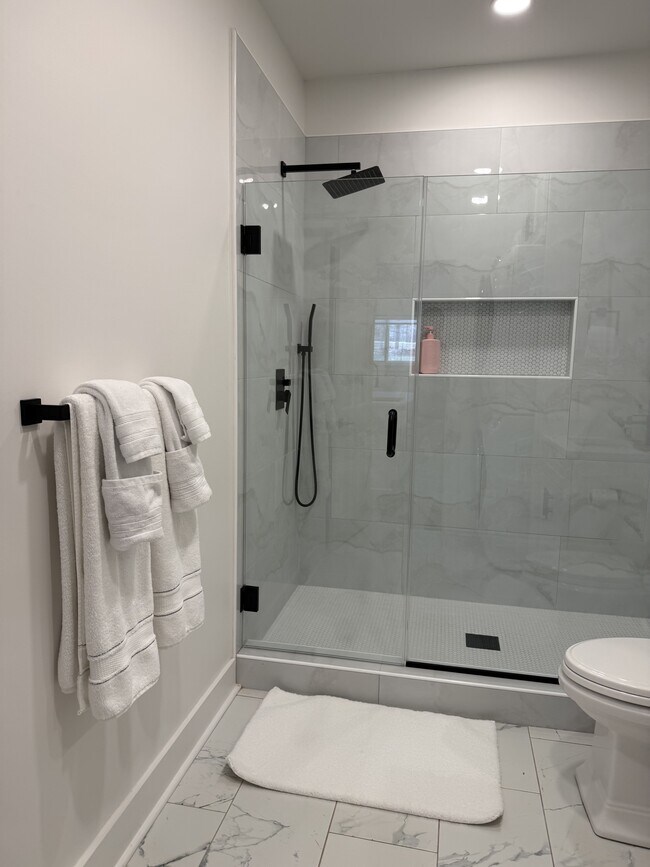 Building Photo - 8625 Cedarbrook Dr