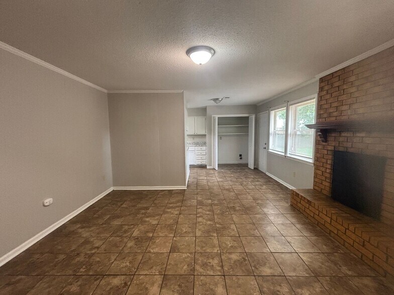 Building Photo - 3132 Rosebay Ln
