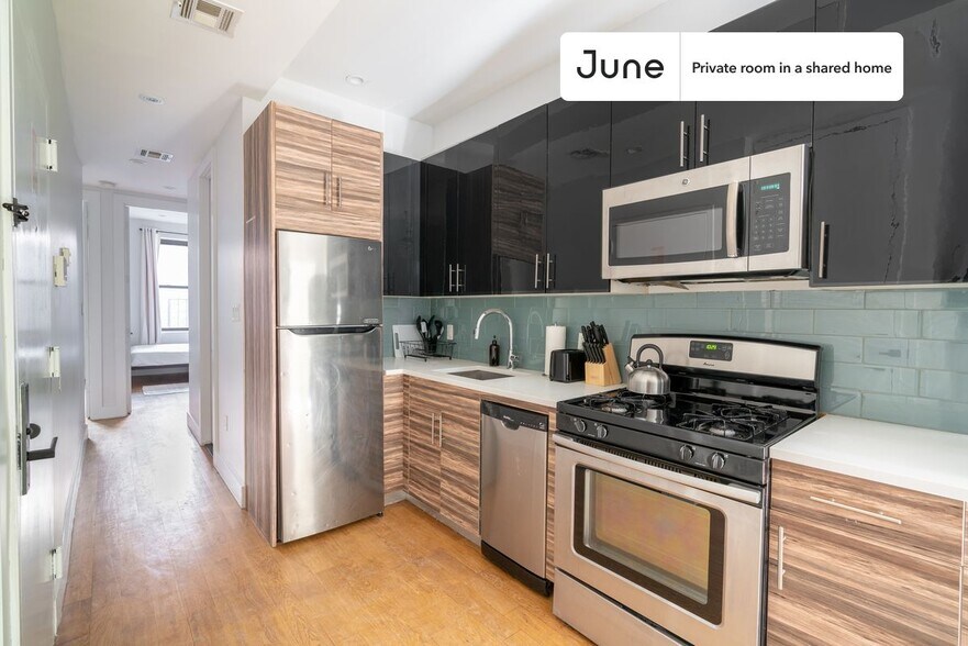 Building Photo - Room in Shared 3 bed/1 bath home