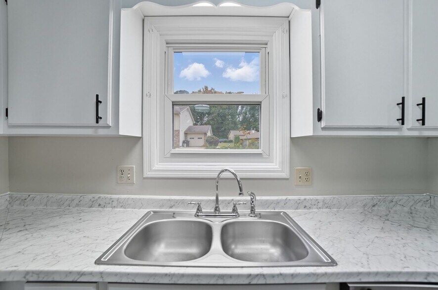 Building Photo - 812 Villa Park Ct