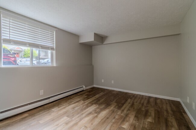 Building Photo - Spacious Dream Apartment — Right Where You...
