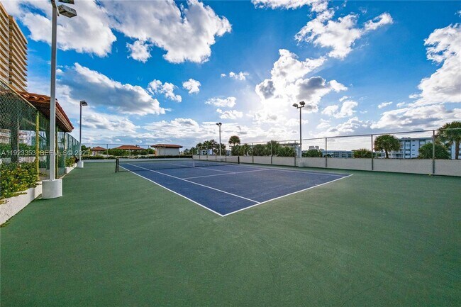 Building Photo - 290 174th St St