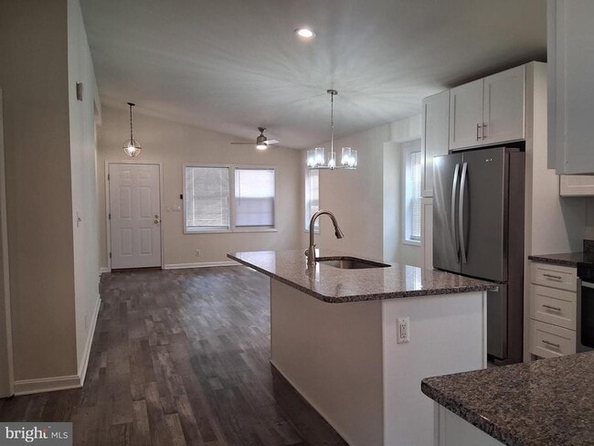 Building Photo - 7300 Willow Glen Way