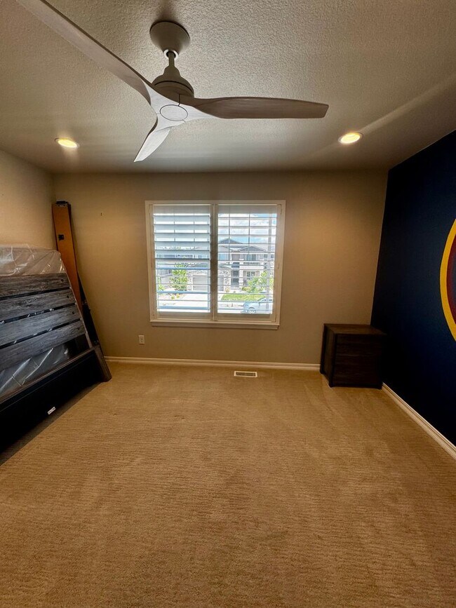 Building Photo - Stunning 5 Bedroom Home in Cordera with access to Community center with pool
