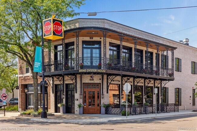 Building Photo - 1300 Maryland St