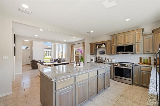 Building Photo - 2409 Antelope Cyn St
