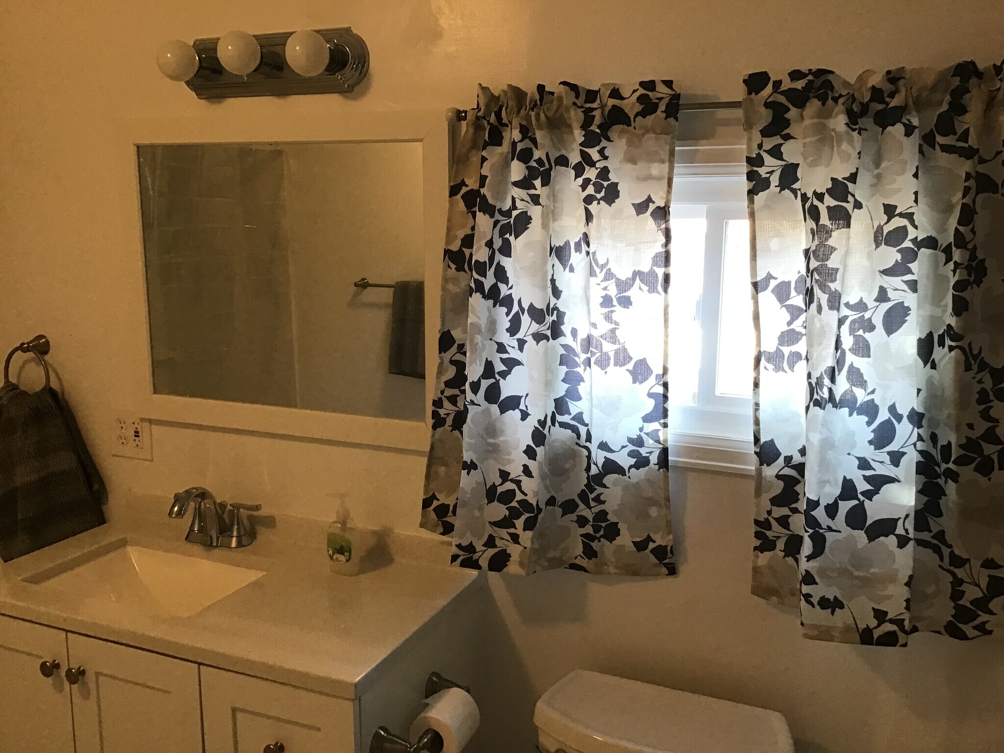 Building Photo - 8605 S Brentwood St