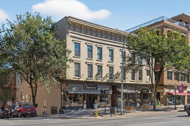 Building Photo - 432 Broadway