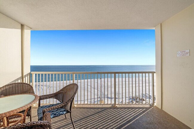 Building Photo - 561 E Beach Blvd