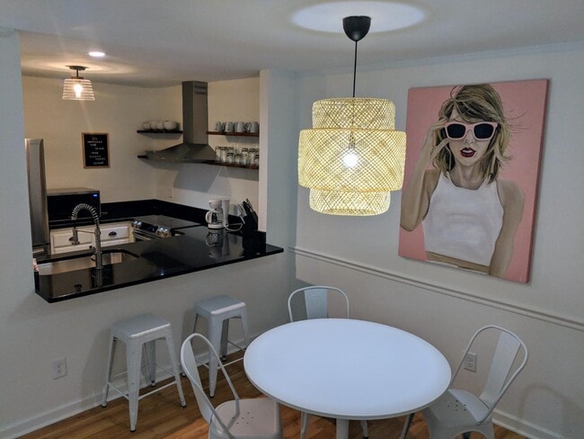 Building Photo - 3181 Parthenon Ave