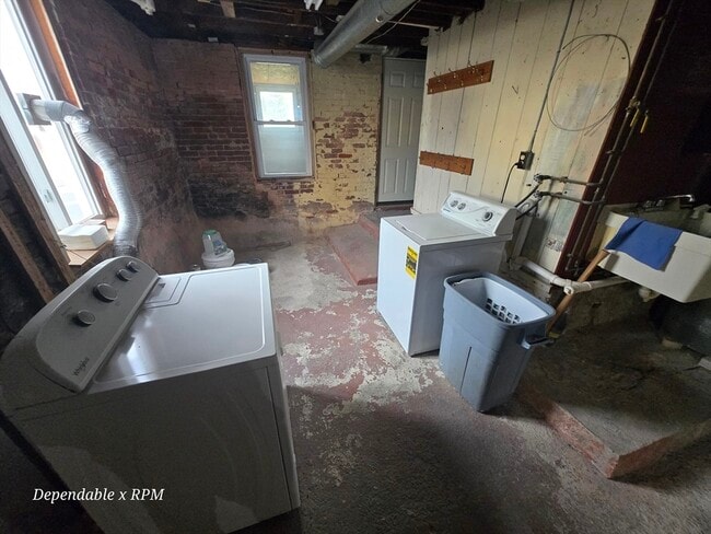 Building Photo - 234 Nahatan St