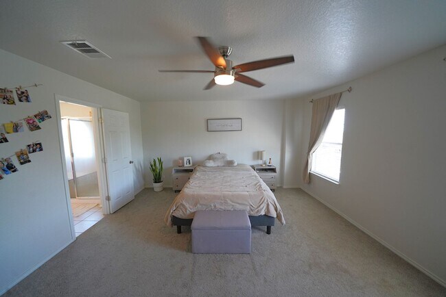 Building Photo - Beautifully Maintained Home in Schertz Now Available. Realtor Commission: $500