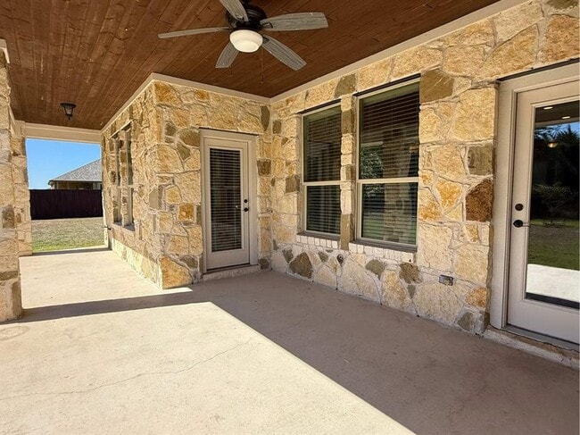 Building Photo - 323 Chisholm Trail